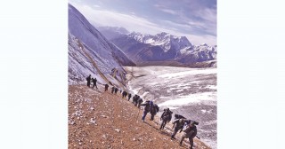 हिउँ छिचोल्दै हिल्सामा पुग्यो सशस्त्र प्रहरी