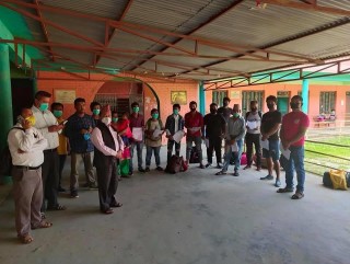 बैरेनीमा निर्माण गरिएको अस्थाई क्वारेन्टाईनमा बसेका १५ जना आज घर फर्किए