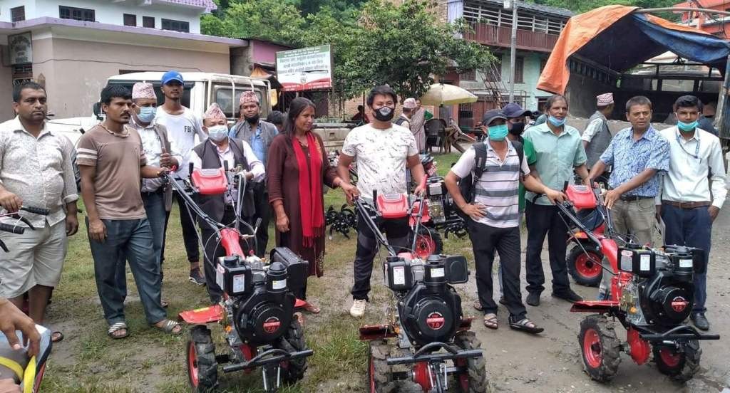 गल्छि गाउँपालिकाद्धारा कृषकहरुलाई ट्याक्टर वितरण