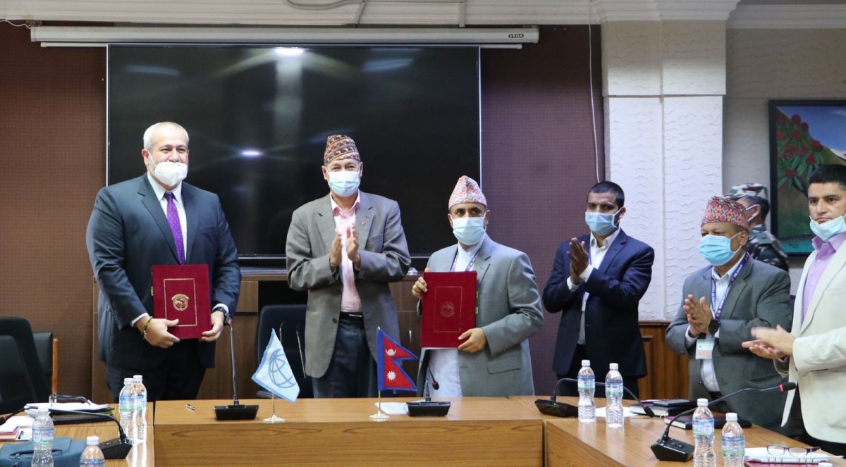 नागढुंगा-नौबिसे-मुग्लिन र कमला-पथलैया सडक सुधारका लागि विश्व बैंकसँग ५४ अर्ब रुपैयाँ ऋण सम्झौता