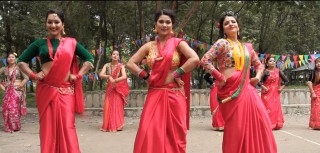 यो तीजलाई शान्तिप्रिय र सरिताको "रातो सारी लरक्कै"