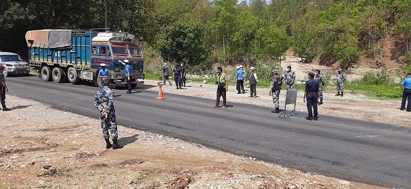 तराइबाट मकवानपुर प्रवेश गर्ने चुरियामाई नाकामा कडाइ