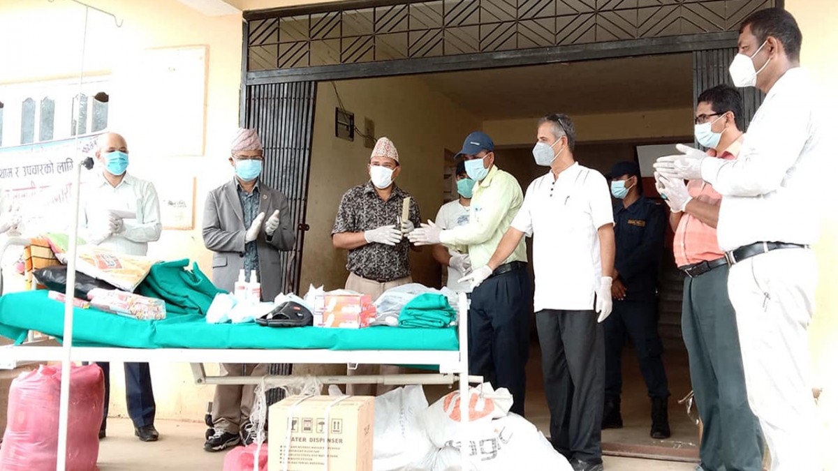 सिड्स नेपाल र युएमएनद्धारा त्रिपुरासुन्दरी गाउँपालिकालाई मेडिकल सामाग्री हस्तान्तरण