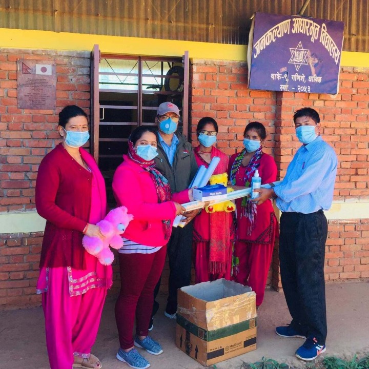 धुनिबेशी र थाक्रेका विद्यालयमा प्रयास नेपालद्धारा शैक्षिक, खेलकुद र स्वास्थ्य सामाग्री सहयोग