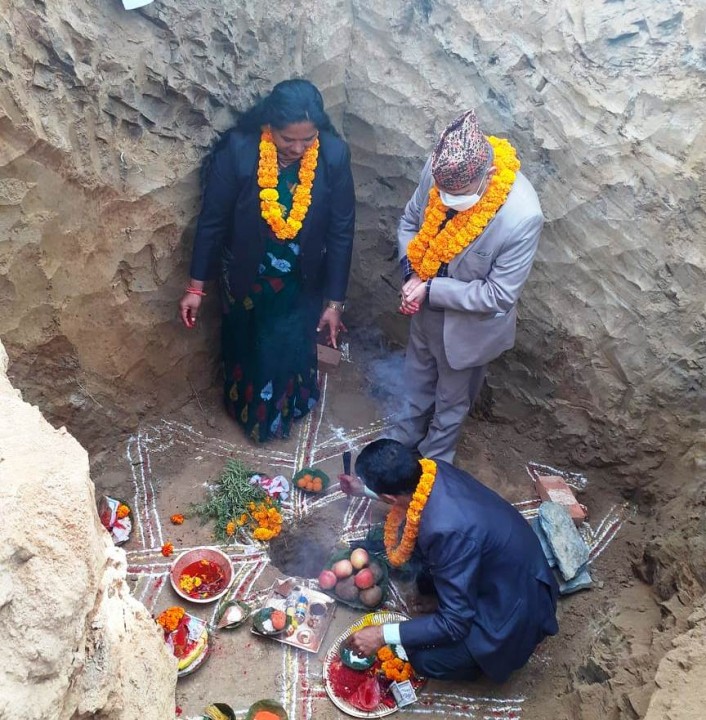 थाक्रे गाउँपालिकामा प्रशासकीय भवनको शिलान्यास