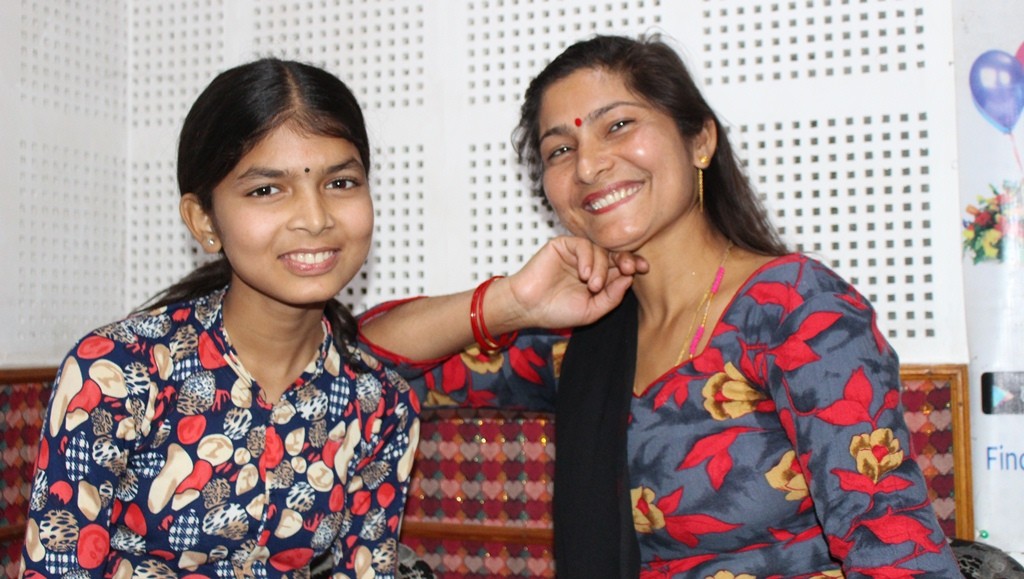 धादिङको अर्को प्रतिभा सुजिता, जसले गायिका सँगै गाईन् दोहोरी (भिडिओ)