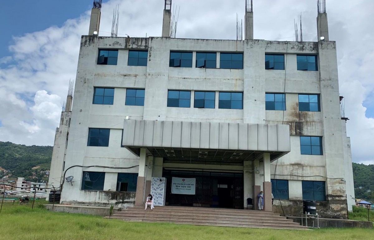 चन्द्रागिरी स्थित मनमोहन अस्पतालको अनुगमन
