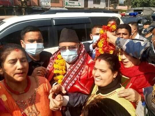 धादिङका विभिन्न ठाउँमा एमालेकाअध्यक्ष  केपी ओलीलाई स्वागत