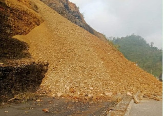 हेटौँडा–काठमाडौँ जोड्ने सिस्नेरी दक्षिणकाली सडकखण्ड अवरुद्ध