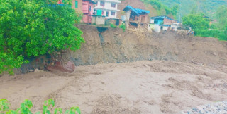 रुकुम पश्चिममा बाढीले घर बगाउँदा ३ बालिकाको मृत्यु, सात जना घाइते