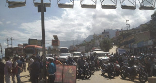 झ्याप्ले खोलामा २ बजेसम्म सवारी सञ्चालनमा रोक