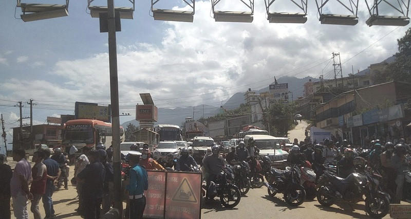 झ्याप्ले खोलामा २ बजेसम्म सवारी सञ्चालनमा रोक