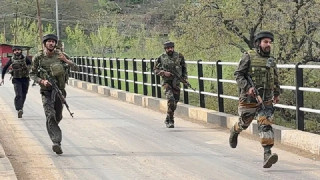 जम्मू–कश्मीरमा आतंककारी र सुरक्षा बलबीच भिडन्त