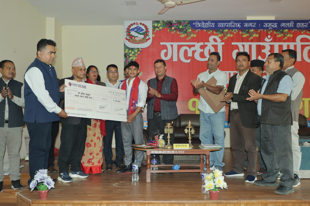 किर्तिमानी खड्का सहित एसइइमा ४ जिपिए ल्याउनेलाई गल्छि गाउँपालिकाद्धारा जनही ५० हजार रुपैँया सहित सम्मान