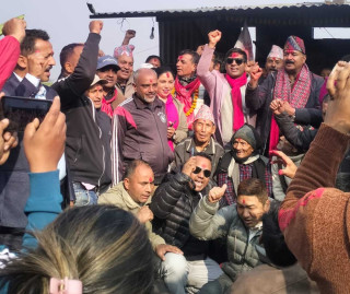 थाक्रेमा नेपाली काँग्रेस परित्याग गरी २३ जना एमालेमा प्रवेश