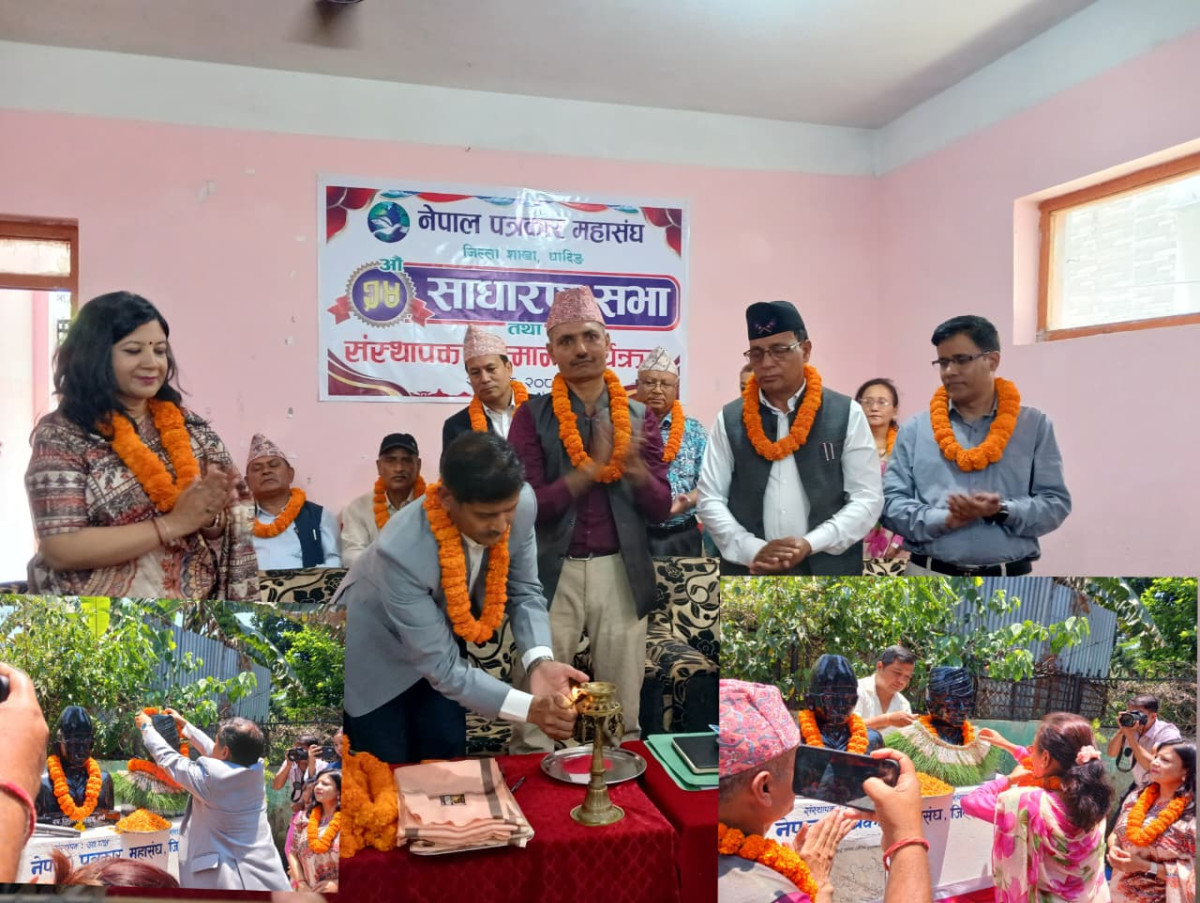 धादिङमा पत्रकारिता क्षेत्रका अग्रज सम्मानित, शाहको अर्धकद शालिक अनावरण