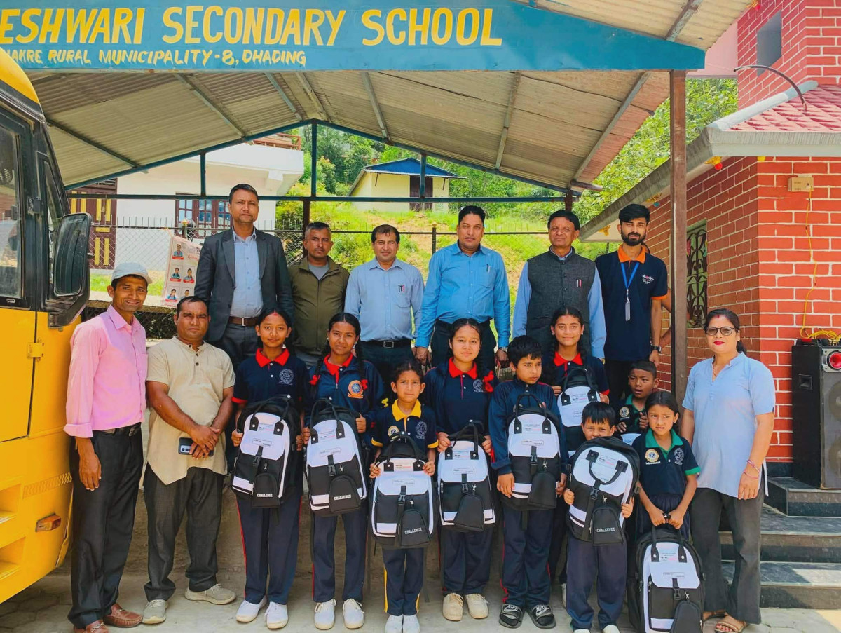 थाक्रेका १६० विपन्न तथा जेहनदार विद्यार्थीलाई शैक्षिक सामग्री सहयोग