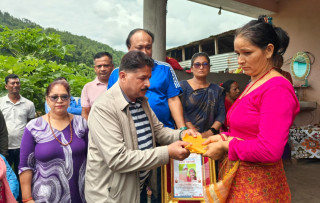 एमाले धादिङद्वारा भोटेकोशी बाढीमा मृतक र बेपत्ता परिवारलाई समवेदना र सहयोग