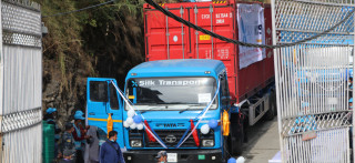 तातोपानी नाका अस्थायी रूपमा सञ्चालन